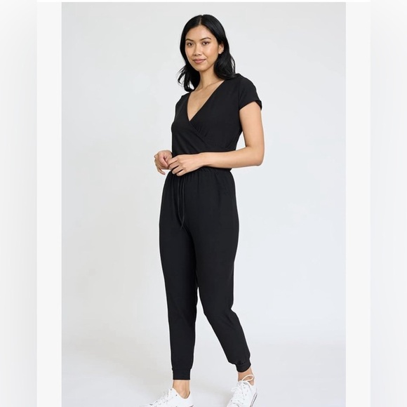 New Women’s Black Casual
pantsuit jumpsuit
Elastic waist
Super soft cotton - Picture 5 of 10